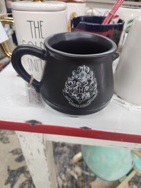 Black Hogwarts Cauldron Mug with Crest